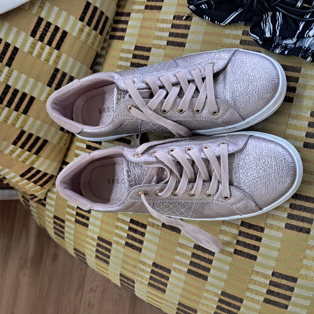 Skechers Women's Pink Sneakers